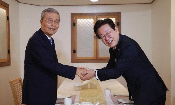 启点配资 李在明为什么害怕美国误会自己 澄清“亲华”误解